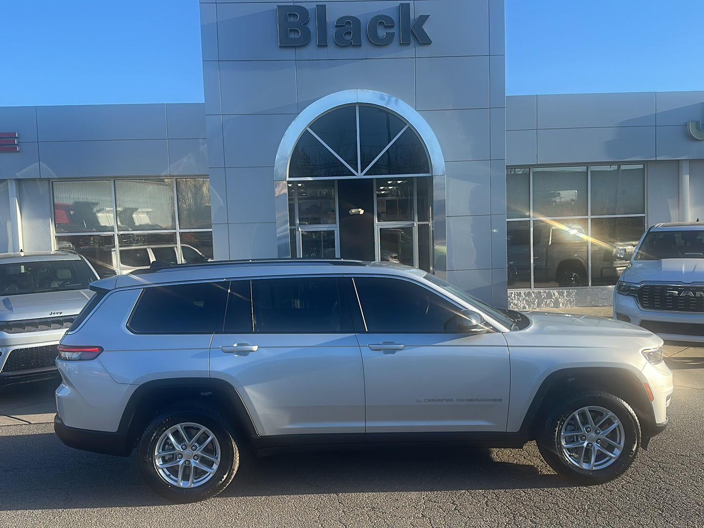 2022 Jeep Grand Cherokee L Laredo