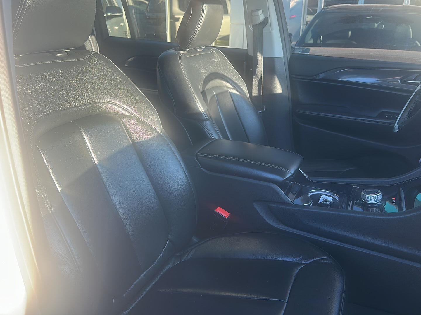 2022 Jeep Grand Cherokee L Laredo