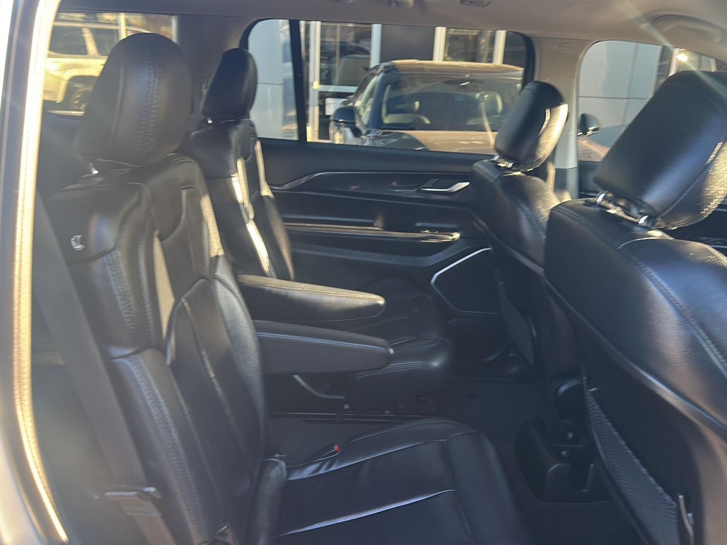 2022 Jeep Grand Cherokee L Laredo