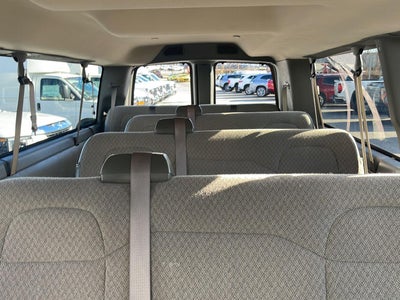 2025 Chevrolet Express Passenger 3500 1LT