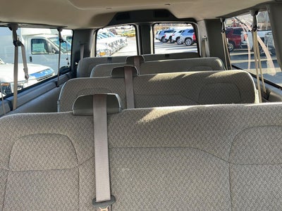 2025 Chevrolet Express Passenger 3500 1LT