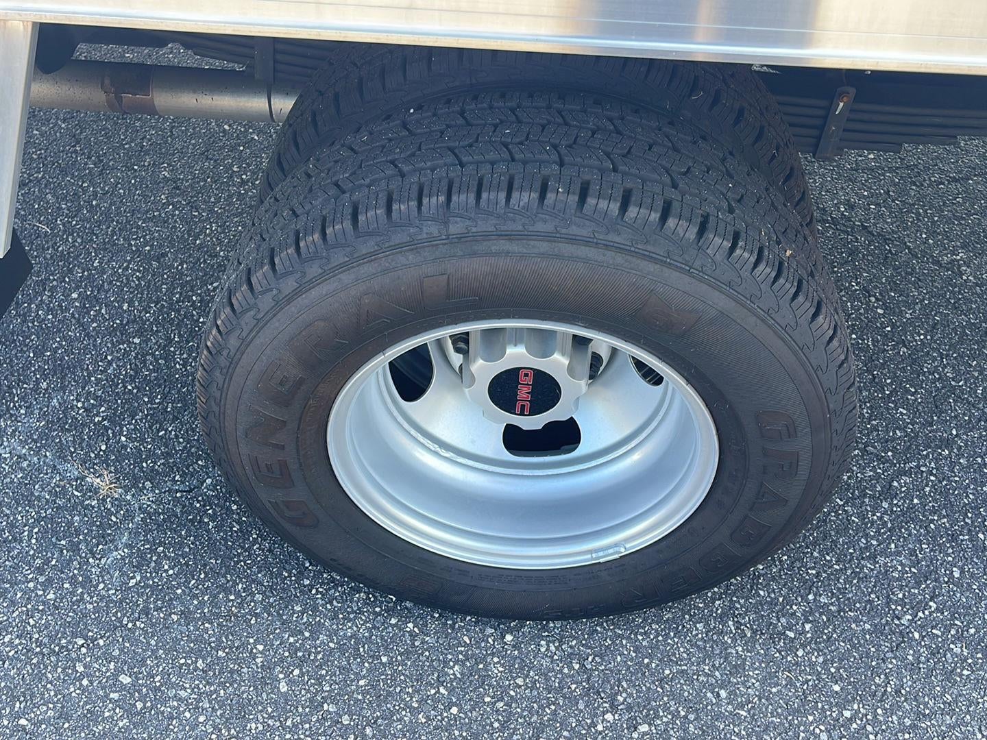 2024 GMC Savana Cutaway 3500 1WT