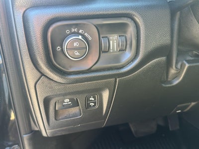 2019 RAM 1500 Laramie Crew Cab 4x4 5'7' Box