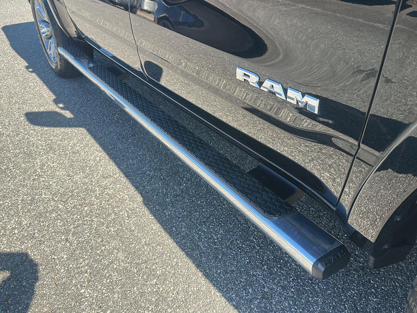 2019 RAM 1500 Laramie Crew Cab 4x4 5'7' Box