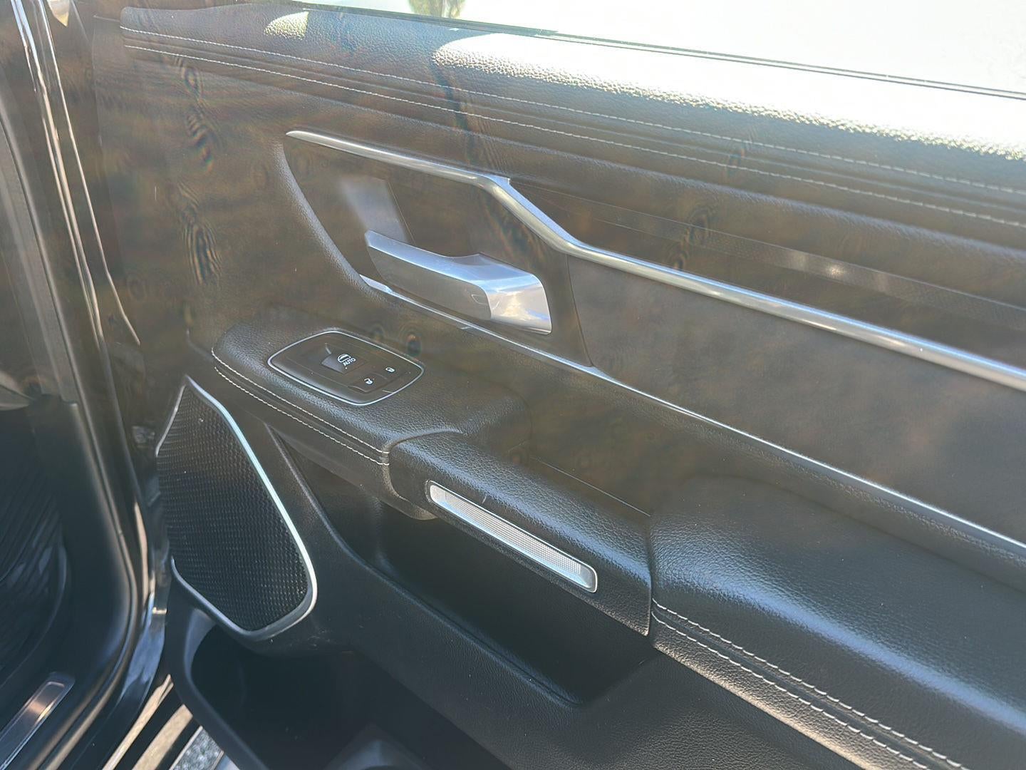 2019 RAM 1500 Laramie Crew Cab 4x4 5'7' Box