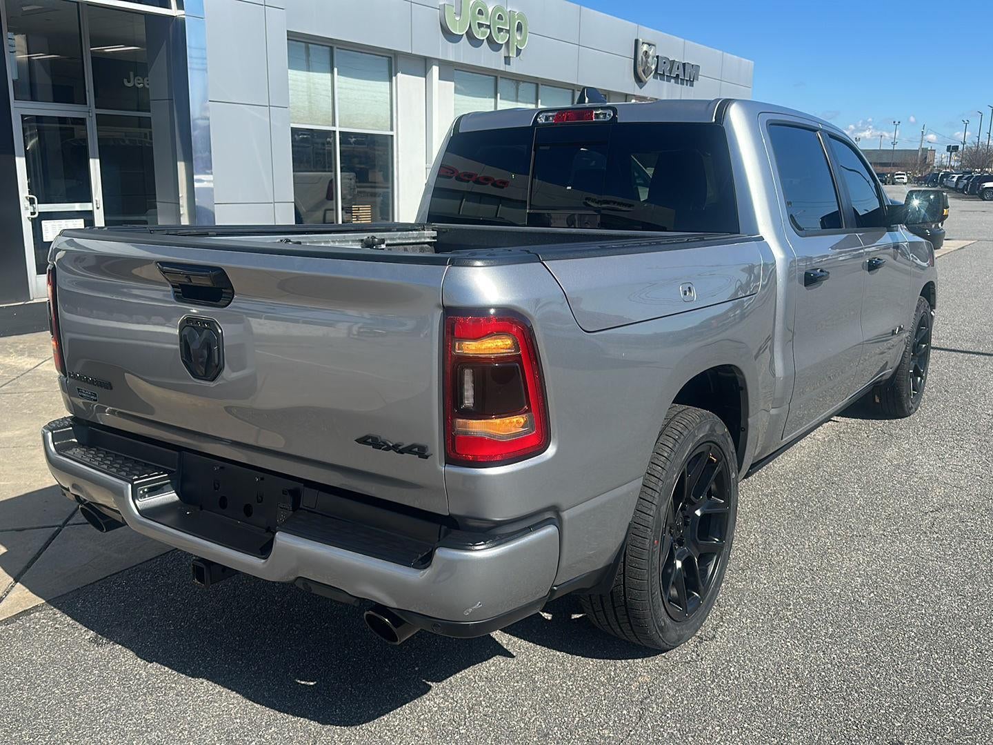 2023 RAM 1500 Laramie Crew Cab 4x4 5'7' Box