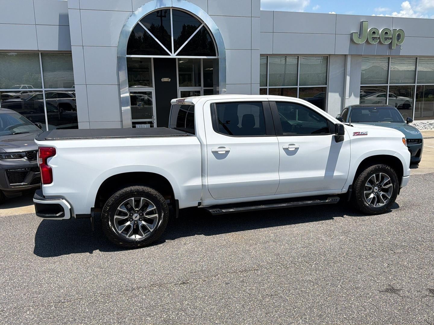 2022 Chevrolet Silverado 1500 4WD Crew Cab Short Bed RST