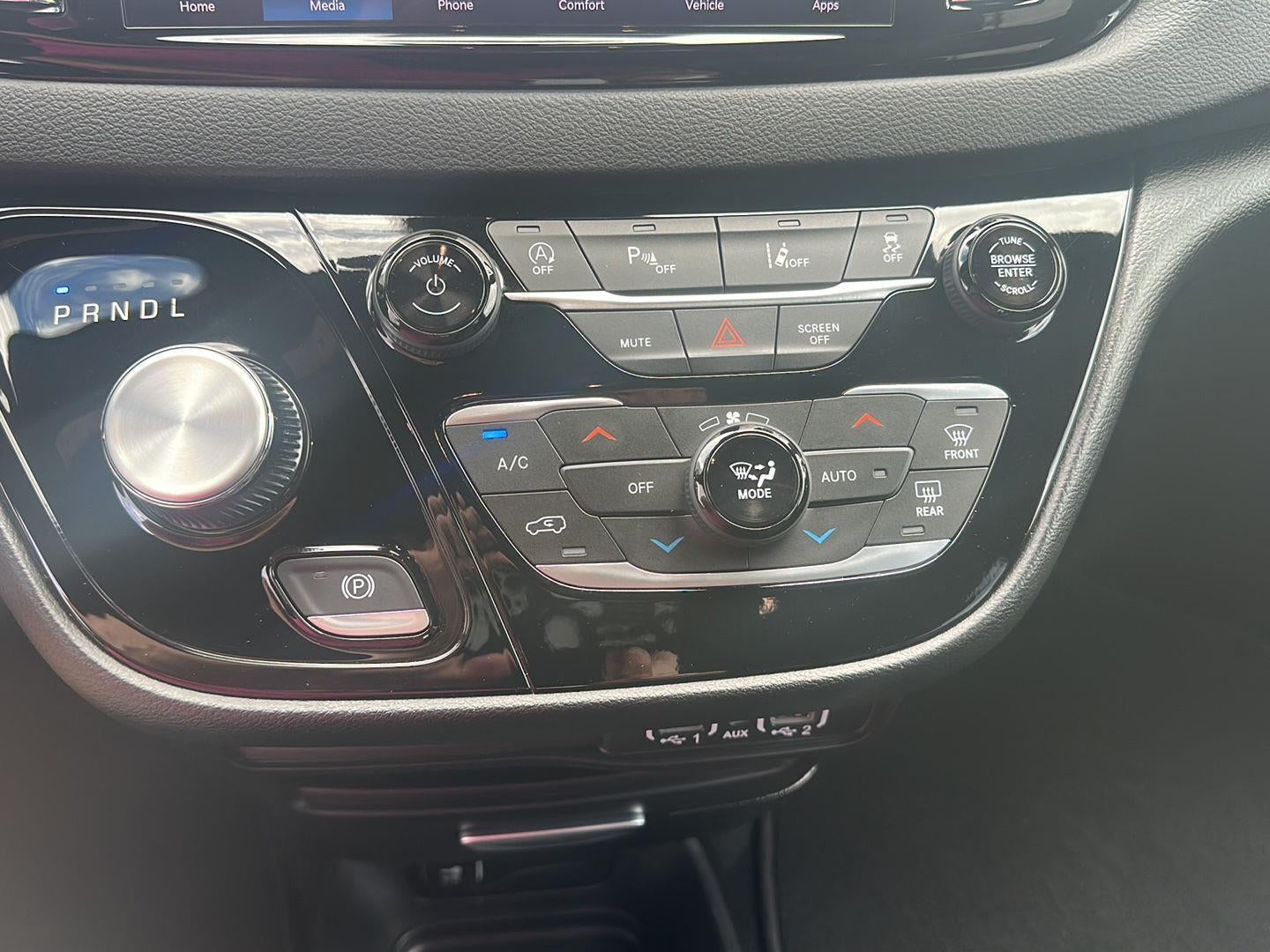 2025 Chrysler Pacifica Select