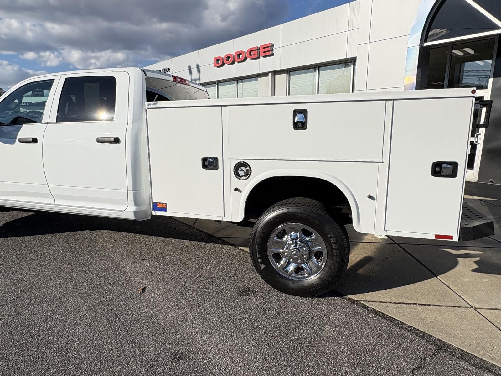 2024 RAM 3500 Tradesman Crew Cab 4x4 8' Box