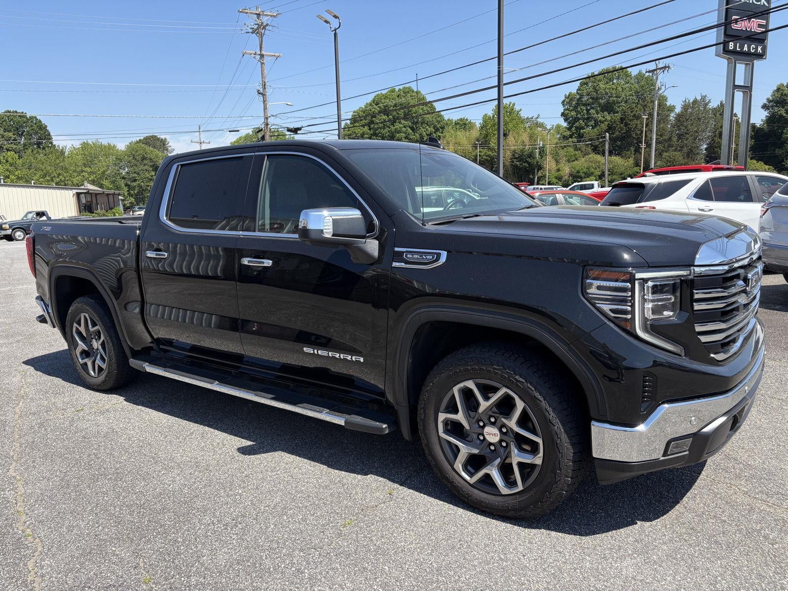 2022 GMC Sierra 1500 4WD Crew Cab Short Box SLT
