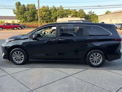 2023 Toyota Sienna XLE